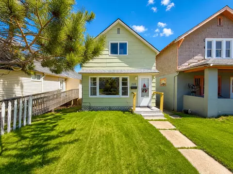 310 2nd St, Nashwauk, MN 55769