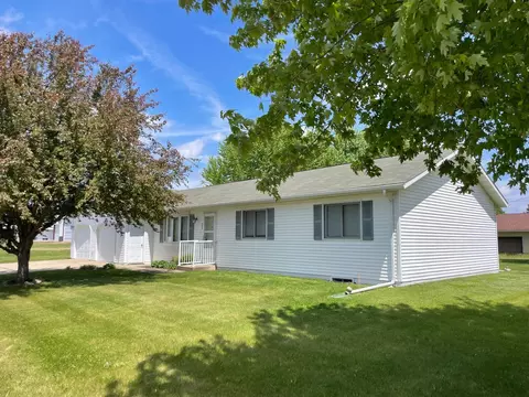 208 Broad St S, Comfrey, MN 56019