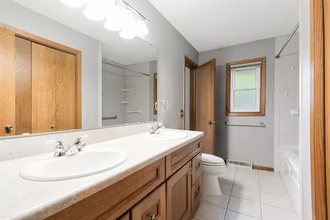 Bath - 116 Douglas Dr, Buffalo, MN 55313 photo 1 of 4