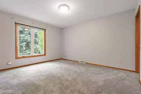 Bedroom - 116 Douglas Dr, Buffalo, MN 55313 photo 2 of 9