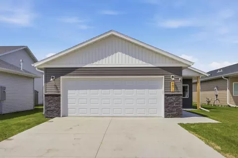 6873 67th St S, Horace, ND 58047
