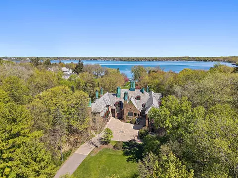 17950 Breezy Point Rd, Woodland, MN 55391
