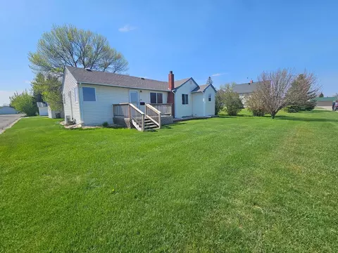 127 S State St, Warren, MN 56762