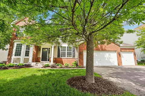 2908 Hilltop Dr, Chaska, MN 55318