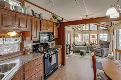 Kitchen - 20174 Rudbeck Rd UNIT 16, Brainerd, MN 56401 photo 2 of 2