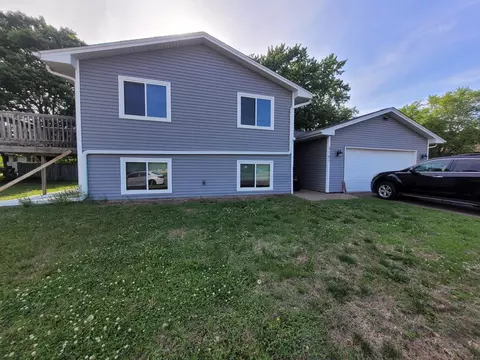 3101 81st Ave N, Brooklyn Park, MN 55443