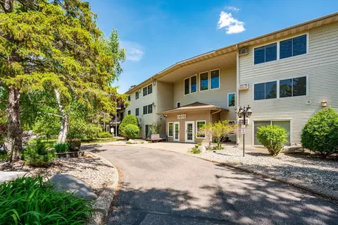 10301 Cedar Lake Rd #201, Hopkins, MN 55305
