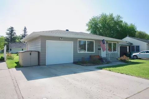 826 4th St N, Wahpeton, ND 58075