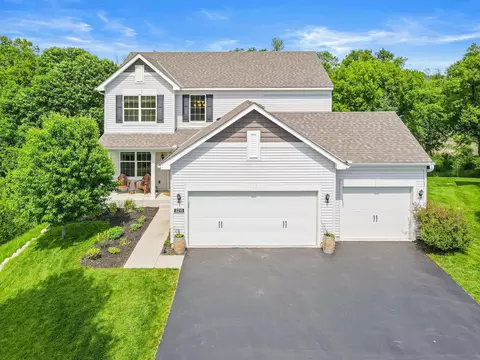 2215 Lake Cir, Victoria, MN 55386