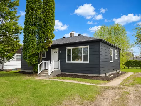 908 Clover Ln, Grand Rapids, MN 55744