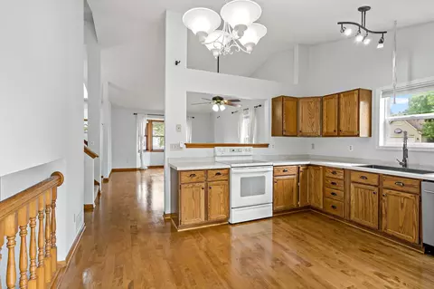 Kitchen - 979 Pointe Way, Eagan, MN 55123 photo 2 of 3