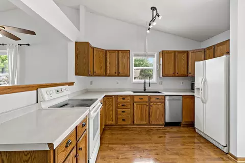Kitchen - 979 Pointe Way, Eagan, MN 55123 photo 3 of 3