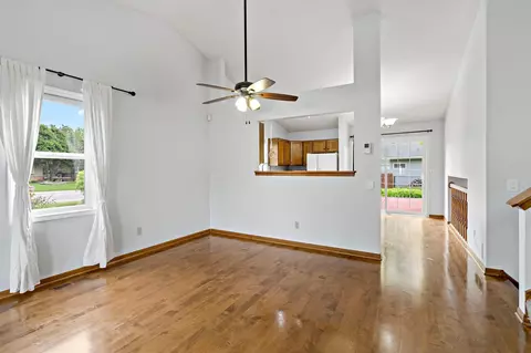 Living - 979 Pointe Way, Eagan, MN 55123 photo 3 of 5