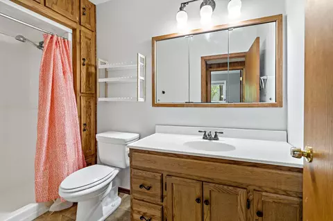 Bath - 979 Pointe Way, Eagan, MN 55123 photo 2 of 2