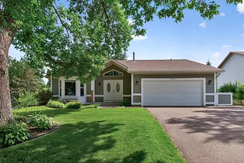 9391 Newcastle Rd, Woodbury, MN 55125