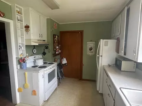 Kitchen - 42961 165th St, Clitherall, MN 56524 photo 2 of 3