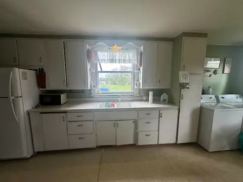 Kitchen - 42961 165th St, Clitherall, MN 56524 photo 1 of 3