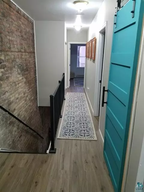 Entry Way - 830 E 2nd St, Duluth, MN 55805 photo 3 of 5