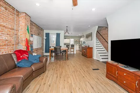 Entry Way - 830 E 2nd St, Duluth, MN 55805 photo 2 of 5