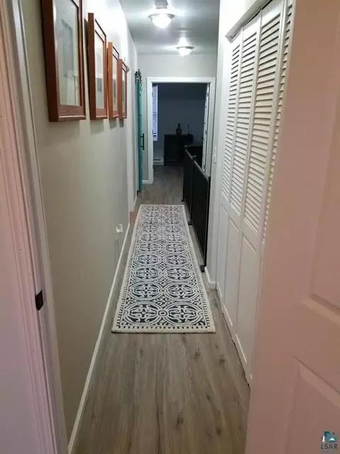Entry Way - 830 E 2nd St, Duluth, MN 55805 photo 4 of 5