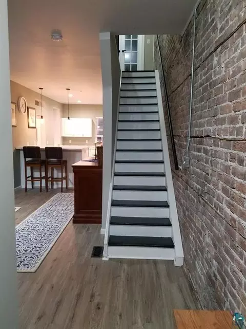 Entry Way - 830 E 2nd St, Duluth, MN 55805 photo 5 of 5