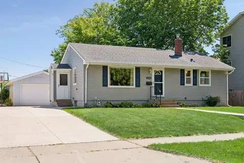 2048 Villard Ave, Saint Paul, MN 55116
