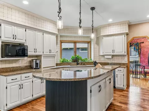 Kitchen - 5321 Bartlett Blvd, Mound, MN 55364 photo 2 of 2
