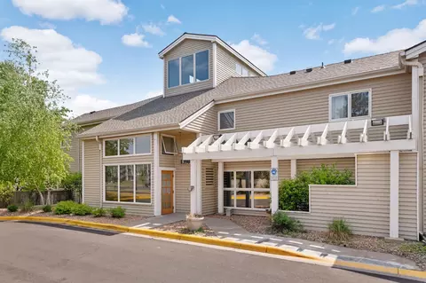 1390 Carling Dr #201, Saint Paul, MN 55108