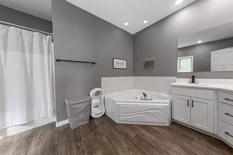 Bath - 2119 199th St W, Faribault, MN 55021 photo 3 of 3