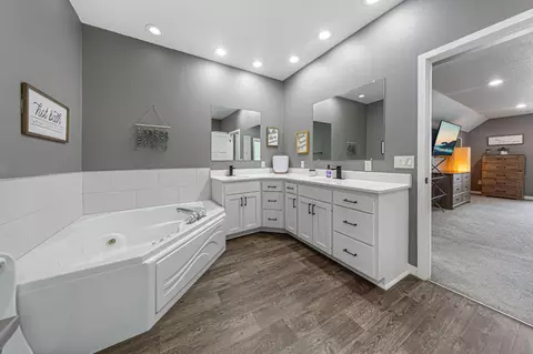 Bath - 2119 199th St W, Faribault, MN 55021 photo 2 of 3