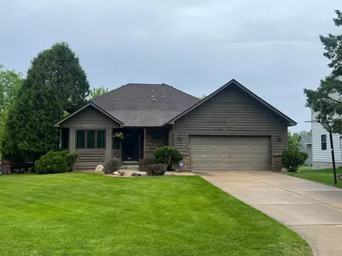 7860 Upper 17th St N, Oakdale, MN 55128