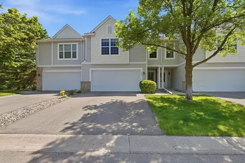 375 Wagon Wheel Ln, Chaska, MN 55318