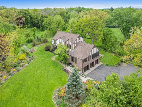 3 Meadow Ln, Dellwood, MN 55110