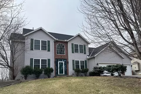 2888 Eagle Valley Dr, Woodbury, MN 55129