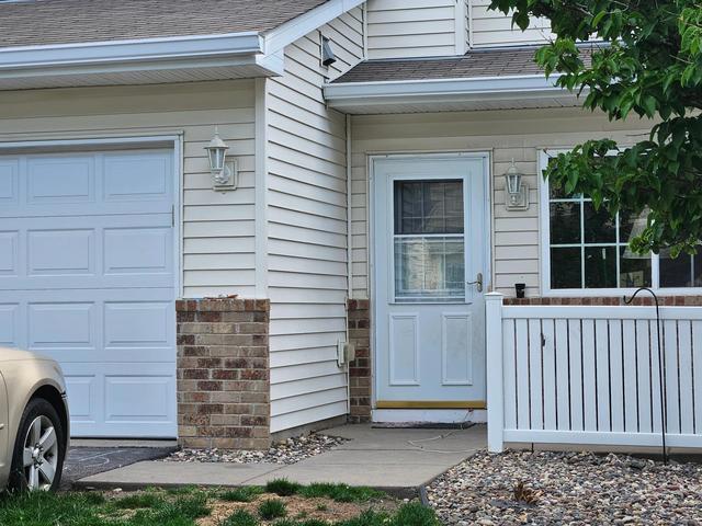 3560 Sterling Heights Dr #B, River Falls, WI 54022