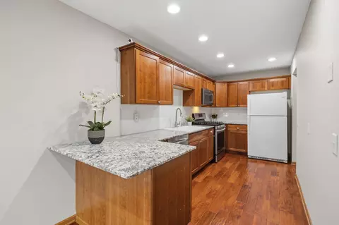 645 Portland Pl, Burnsville, MN 55337
