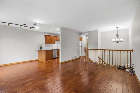 645 Portland Pl, Burnsville, MN 55337