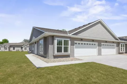 1021 Golf Course Rd NW, Hutchinson, MN 55350