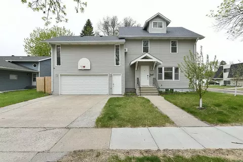 1533 16th St S, Fargo, ND 58103