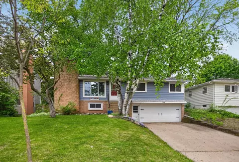 548 22nd St NE, Rochester, MN 55906