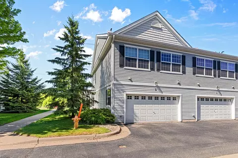1617 Legacy Pkwy E #1, Maplewood, MN 55109
