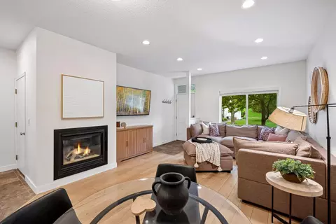 9004 Sawgrass Gln, Maple Grove, MN 55311