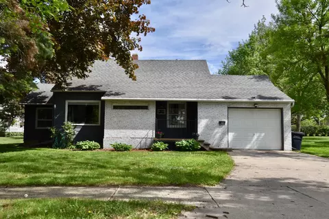 920 8th St, Sibley, IA 51249