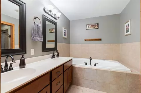 Bath - 15321 Shellisa Ln, Baxter, MN 56425 photo 2 of 4