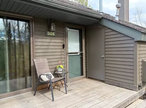 306 Quadna Mountain Rd, Hill City, MN 55748