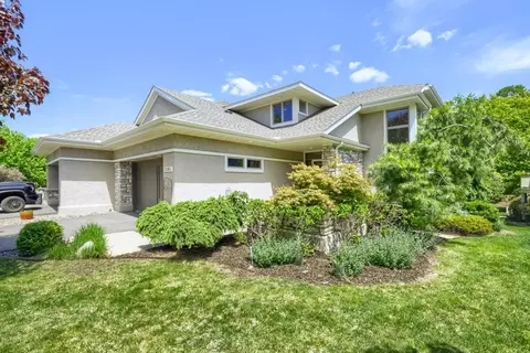1340 Waterford Dr, Golden Valley, MN 55422