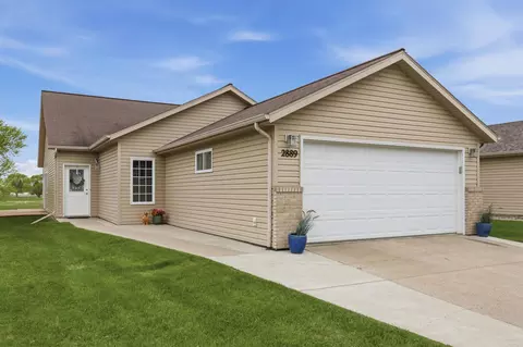 2889 35th St S, Moorhead, MN 56560