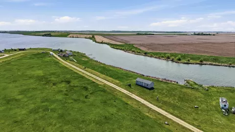 112 Eula Mae Woodward Pkwy SW, Oakes, ND 58474