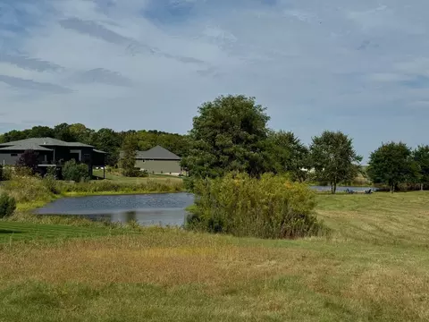 105 Emerald Lake Dr, Lake City, MN 55041