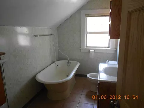 Bath - 506 7th Ave S, Saint Cloud, MN 56301 photo 1 of 2